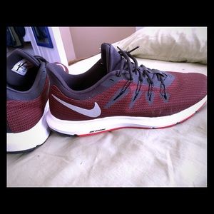 Nike quest running shoes